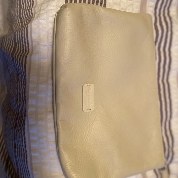 Clutch - Picture 2 of 4